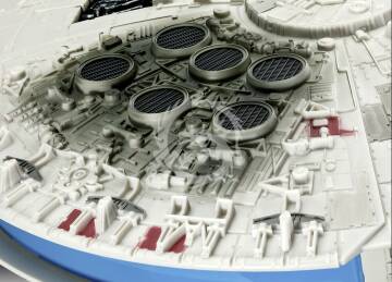 Model plastikowy The Force Awakens Millennium Falcon Revell 06694 skala 1/72